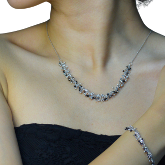 Spring Whisper necklace and bracelet set with natural agate stone and sterling silver. A delicate handmade design for a fresh and minimal spring style.